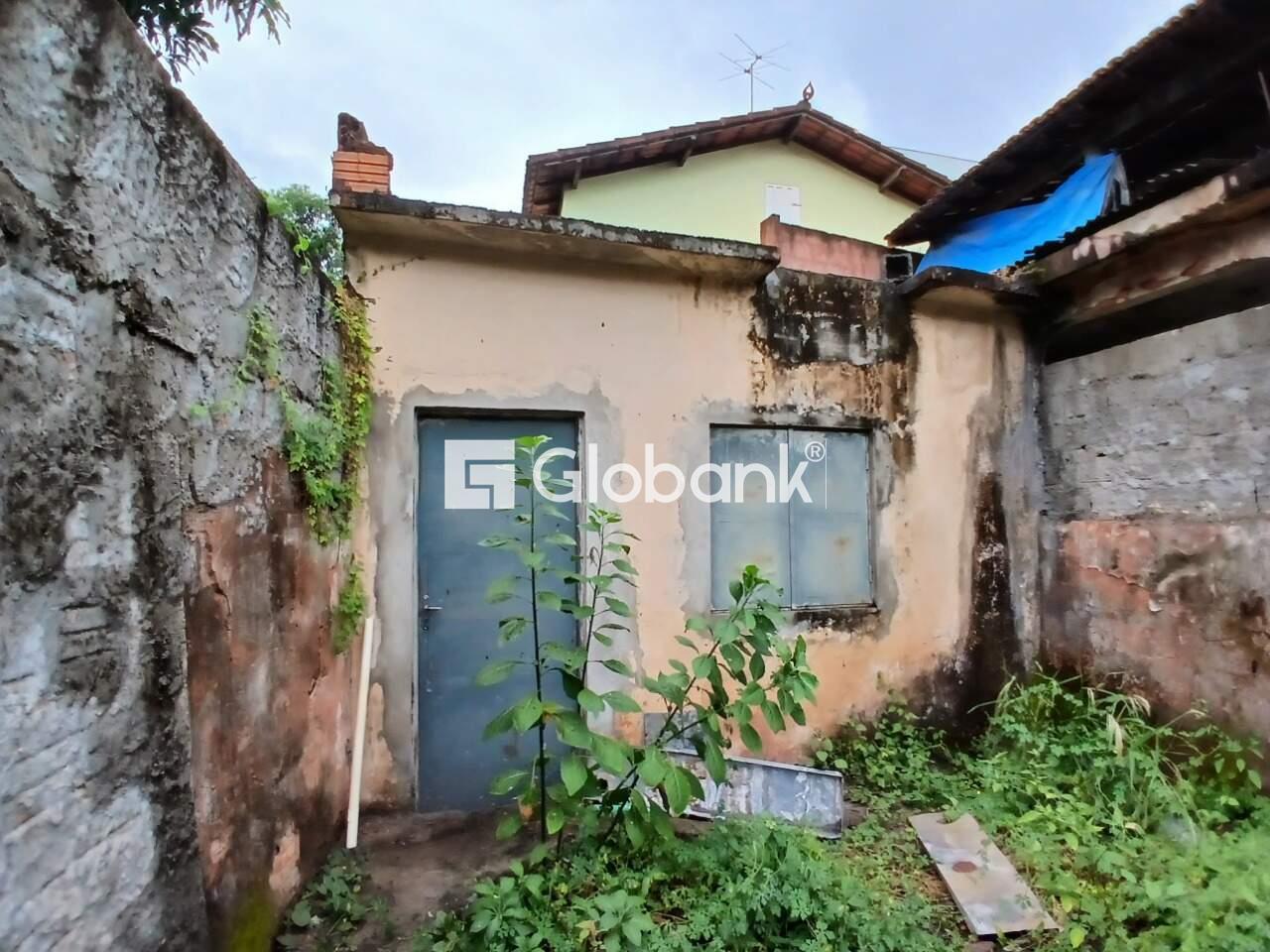 Terreno para aluguel Vila Brasília 180m² Montes Claros MG: Comodo fundos lote