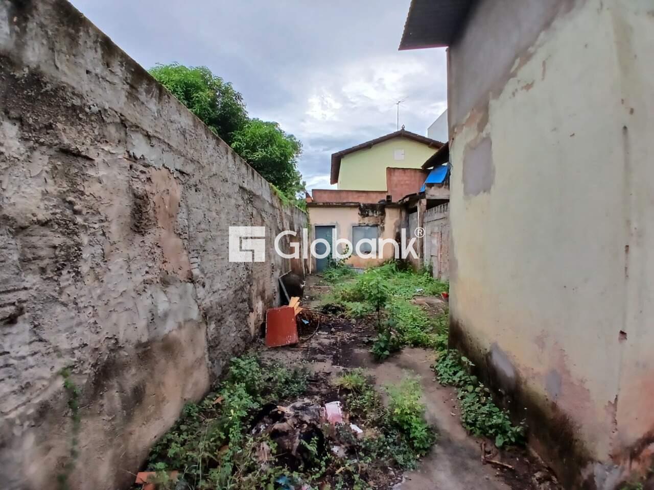 Terreno para aluguel Vila Brasília 180m² Montes Claros MG: Lateral fundos