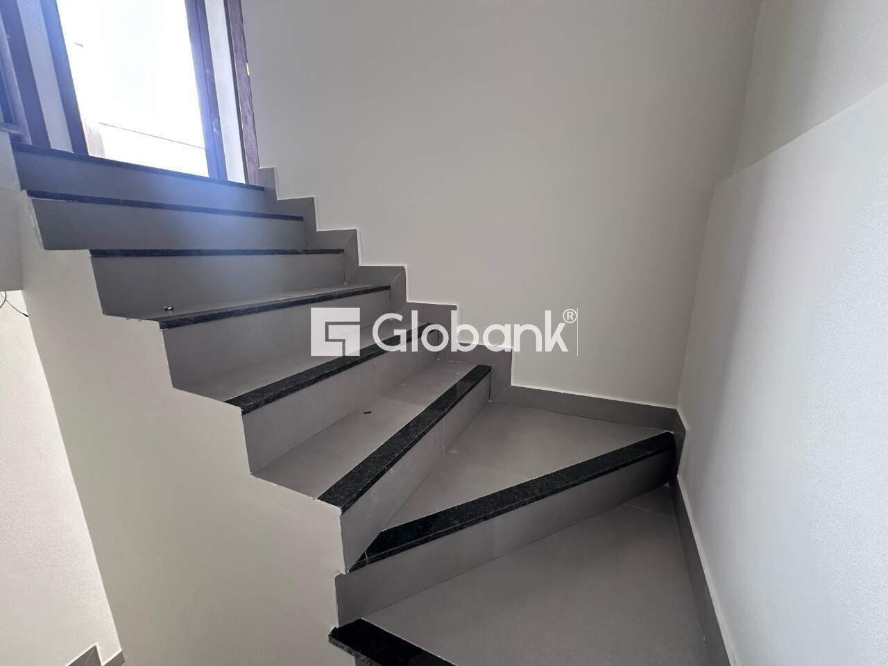 Sobrado 2 quartos à venda Vila Campos 67,5m² Montes Claros MG: Escada 2  pavimento