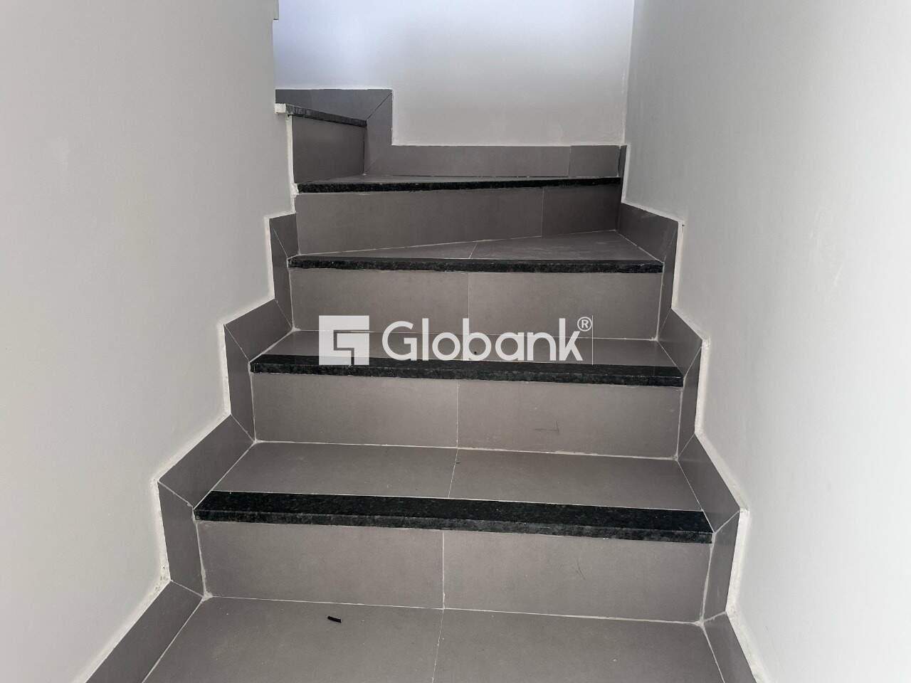 Sobrado 2 quartos à venda Vila Campos 67,5m² Montes Claros MG: Escada 2 pavimento