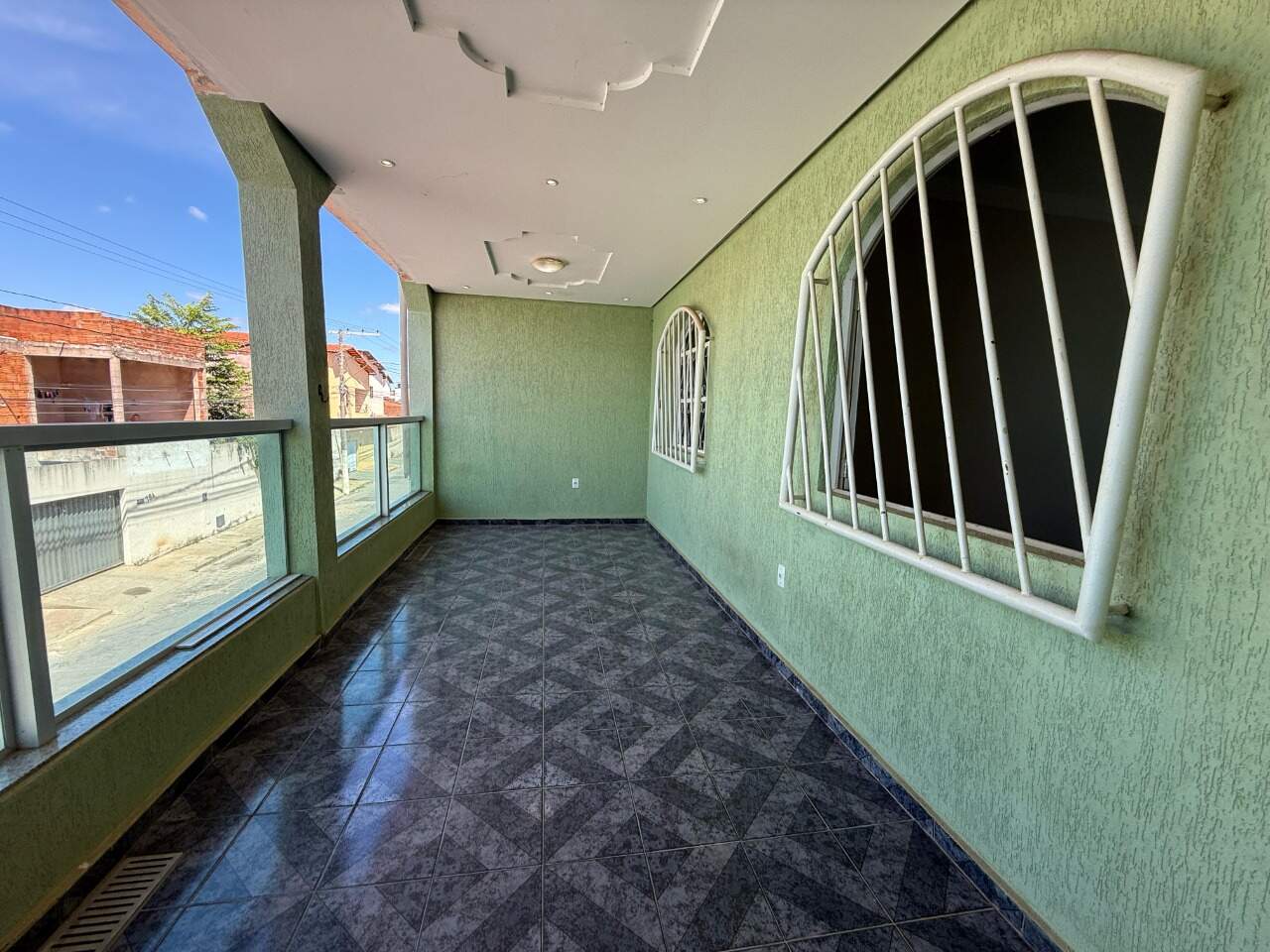 Apartamento 3 quartos para aluguel Monte Carmelo 110m² Montes Claros MG: Varanda