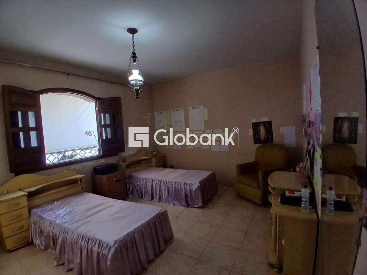 Casa 4 quartos à venda São José 320m² Montes Claros MG: Quarto 1