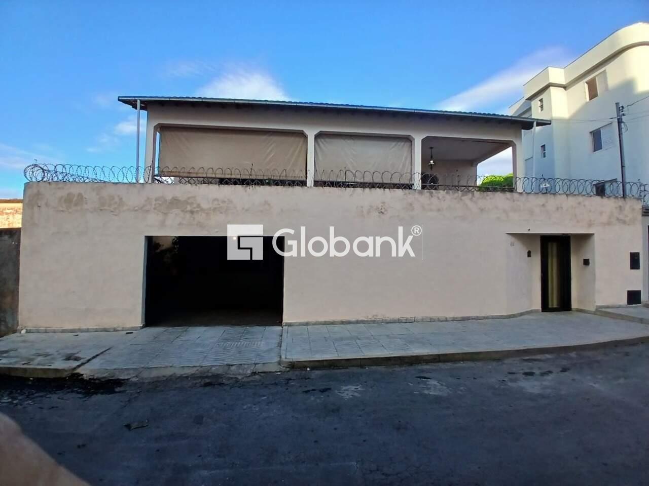 Casa 4 quartos à venda São José 320m² Montes Claros MG: Fachada