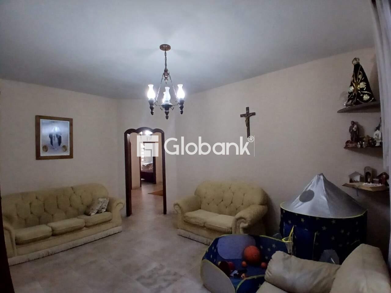 Casa 4 quartos à venda São José 320m² Montes Claros MG: Sala de Estar