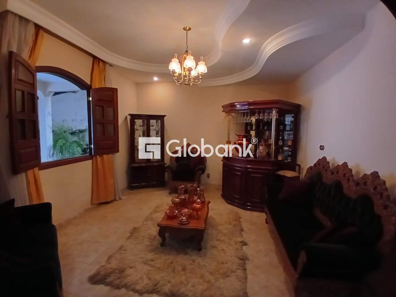 Casa 4 quartos à venda São José 320m² Montes Claros MG: Sala de Estar