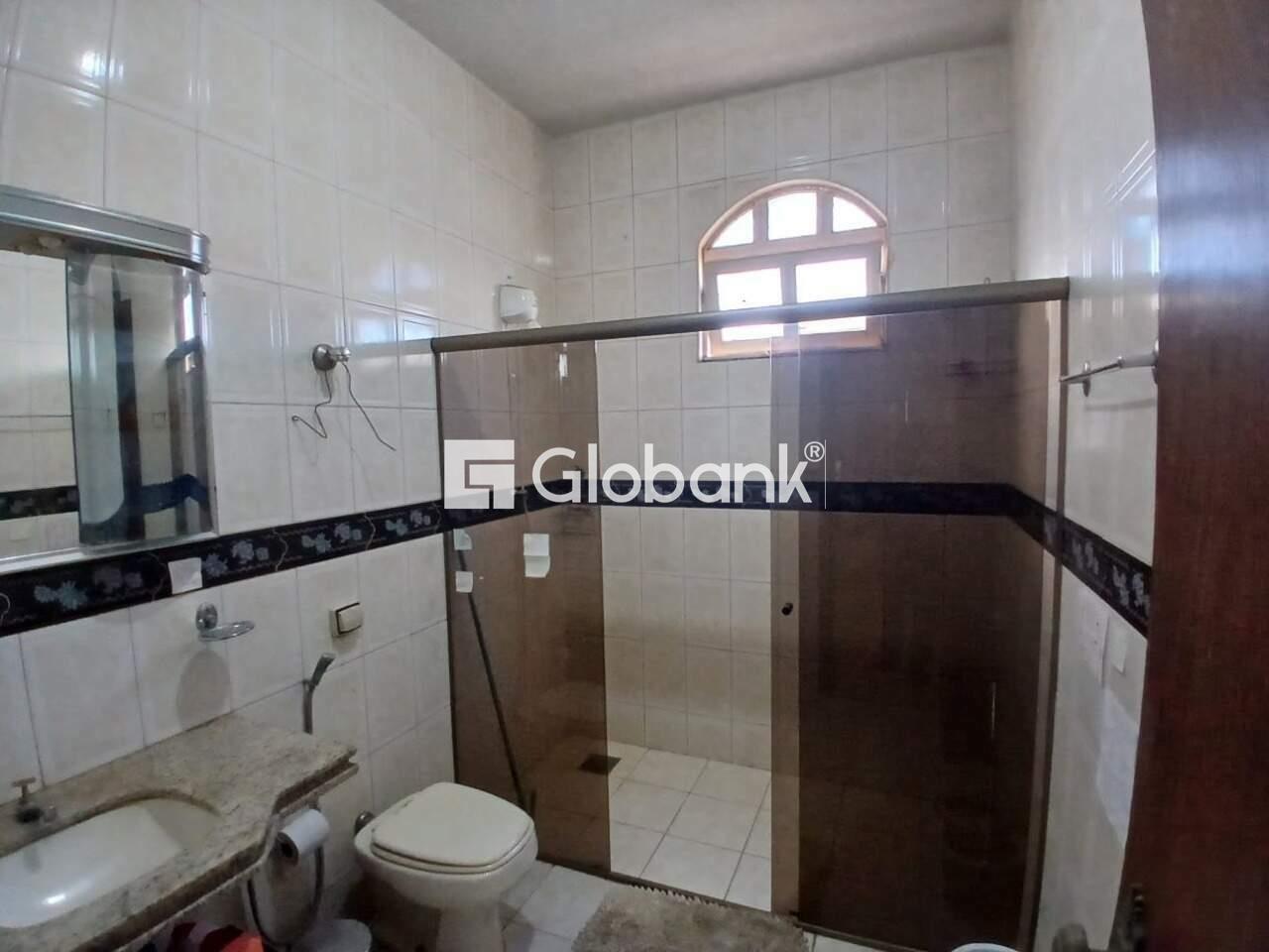 Casa 4 quartos à venda São José 320m² Montes Claros MG: Banheiro 3