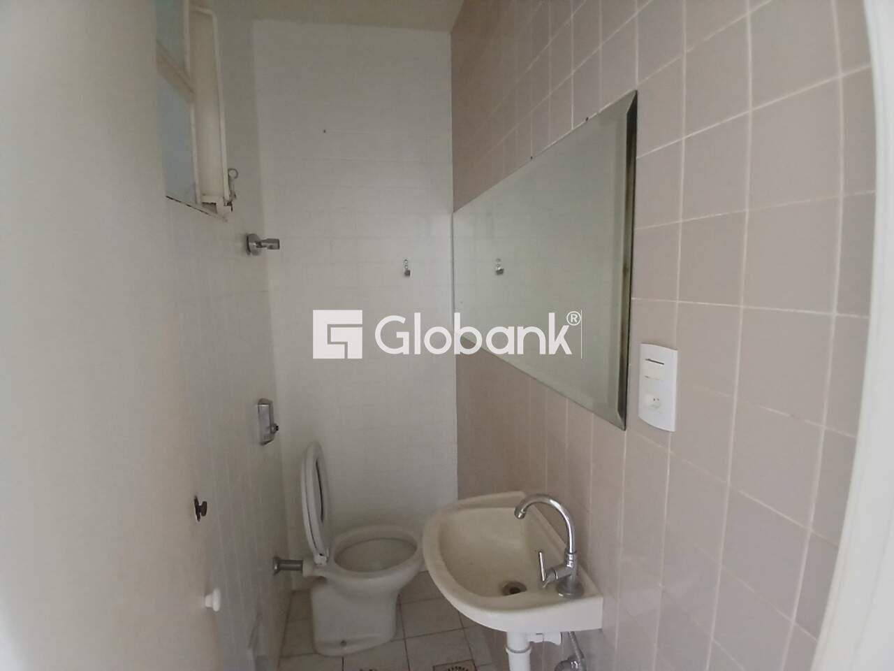 Casa comercial para aluguel Melo 152m² Montes Claros MG: Banheiro 3