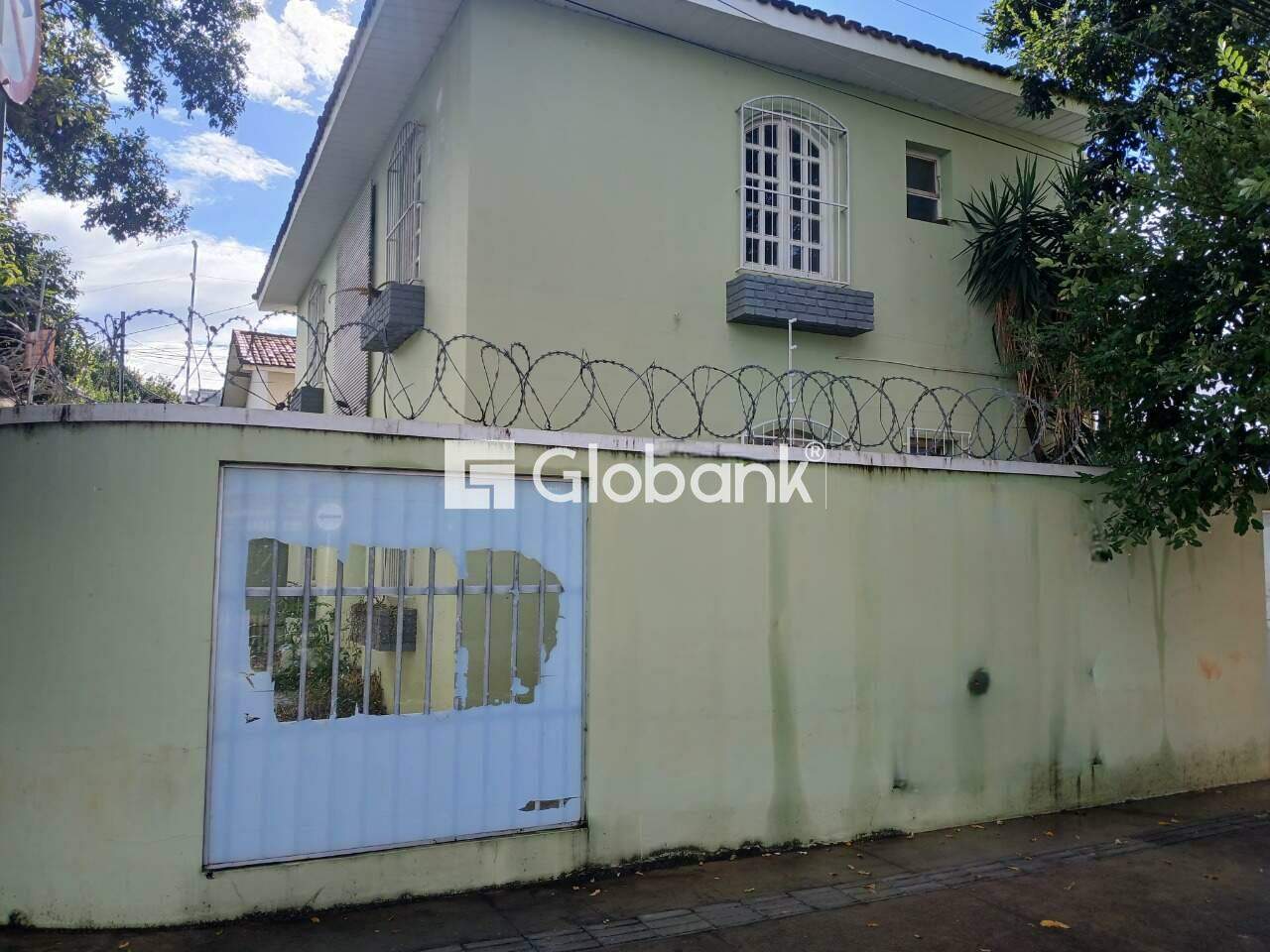 Casa comercial para aluguel Melo 152m² Montes Claros MG: Fachada Lateral
