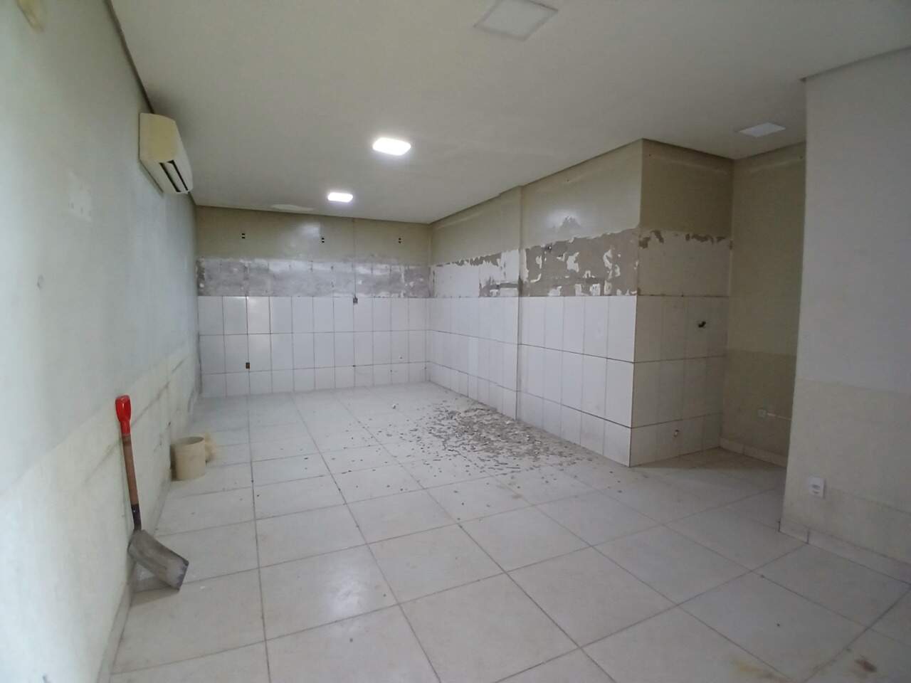 Galpão à venda Guarujá 430m² Montes Claros MG: Sala