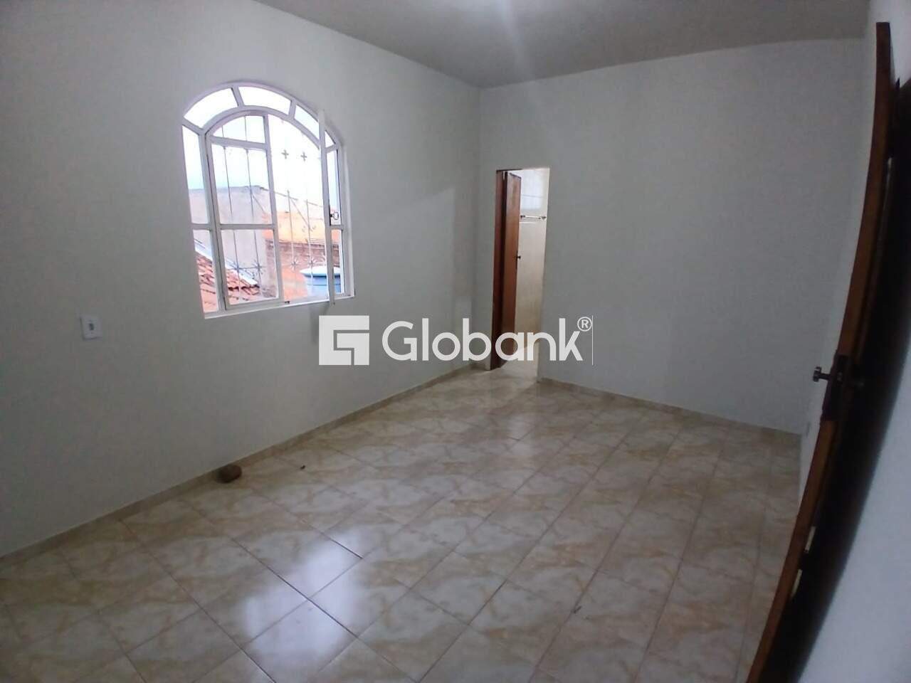 Sobrado 4 quartos à venda Santo Antônio 200m² Montes Claros MG: 
