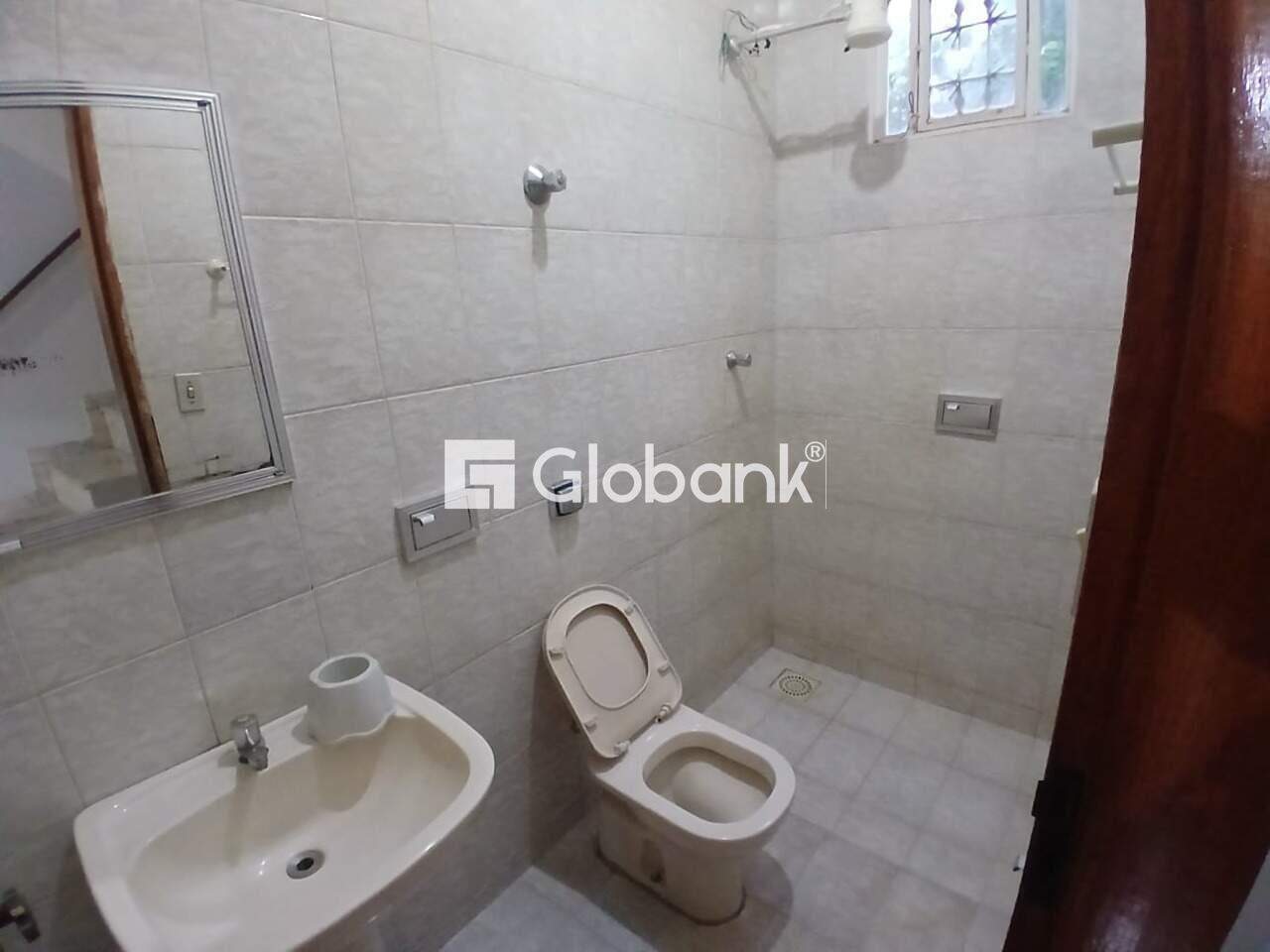 Sobrado 4 quartos à venda Santo Antônio 200m² Montes Claros MG: 