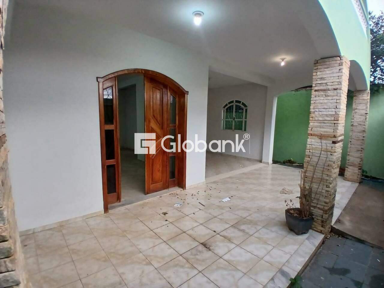 Sobrado 4 quartos à venda Santo Antônio 200m² Montes Claros MG: Entrada