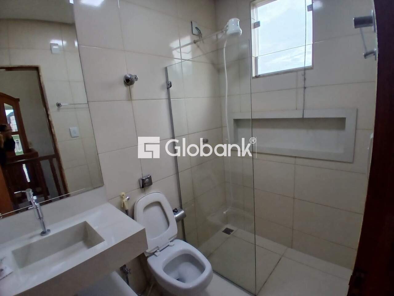 Sobrado 4 quartos à venda Santo Antônio 200m² Montes Claros MG: Banheiro 3