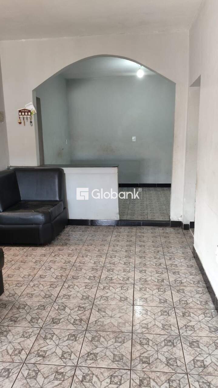 Casa 4 quartos à venda Novo Delfino 160m² Montes Claros MG: 