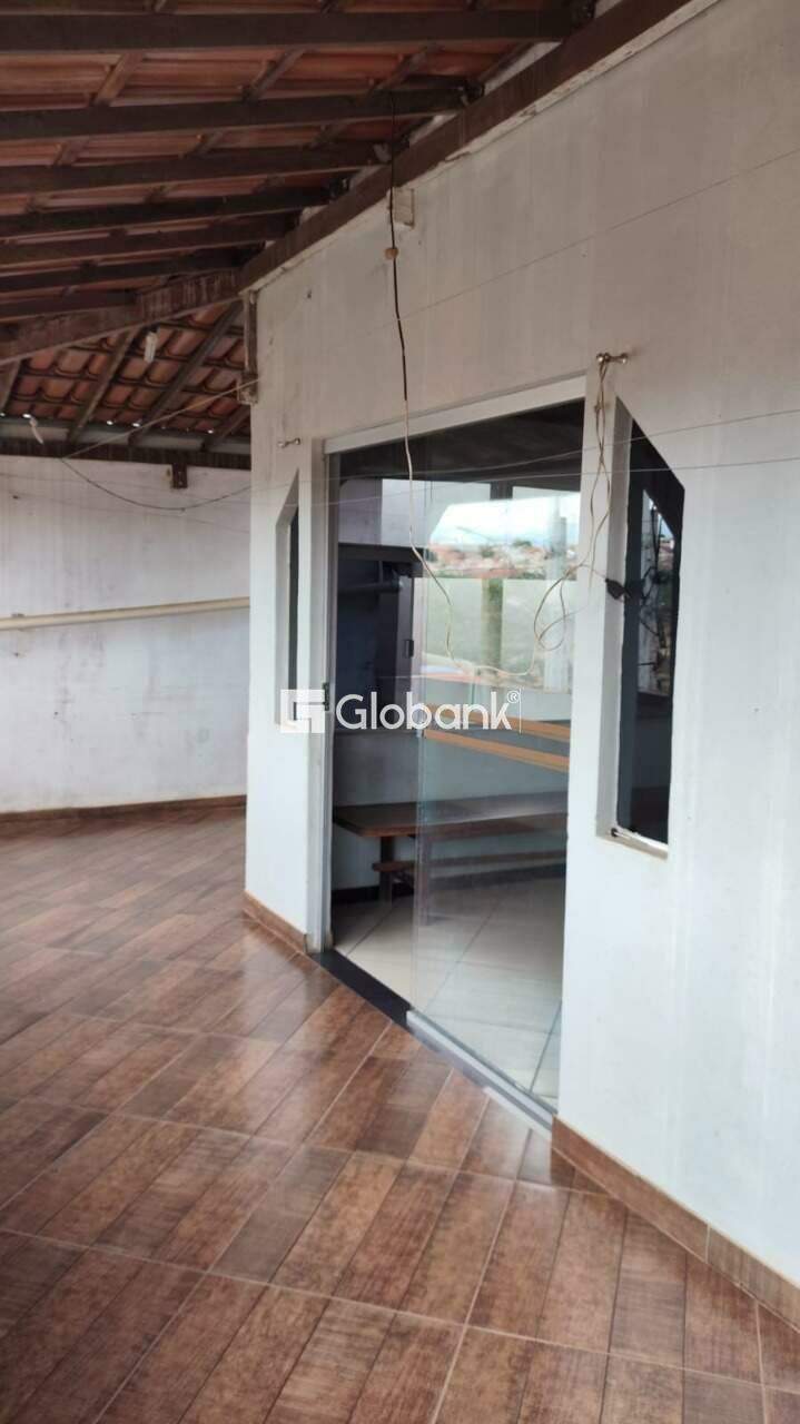 Casa 4 quartos à venda Novo Delfino 160m² Montes Claros MG: 