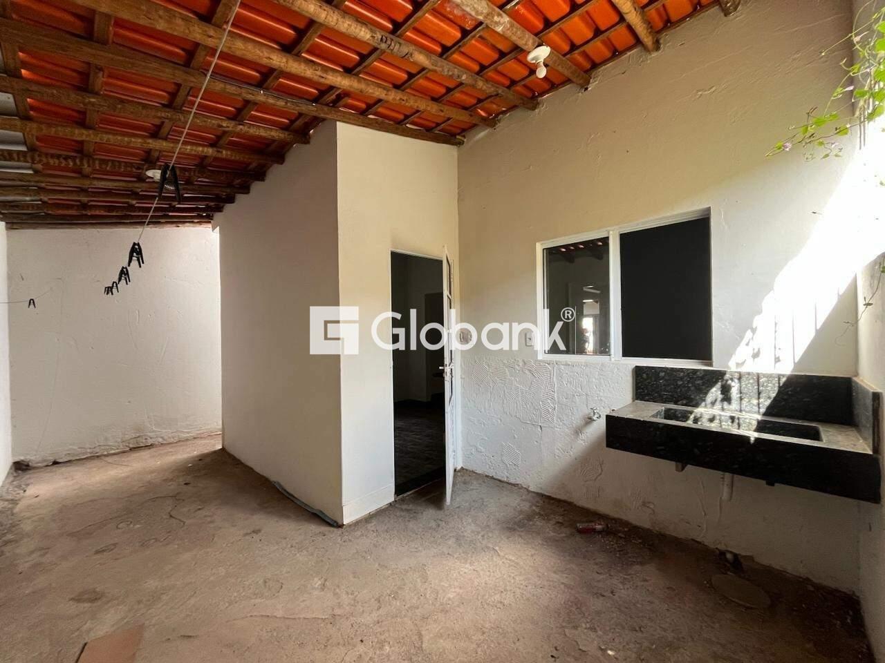 Casa 2 quartos à venda Independência 90m² Montes Claros MG: REA DE SERVI O