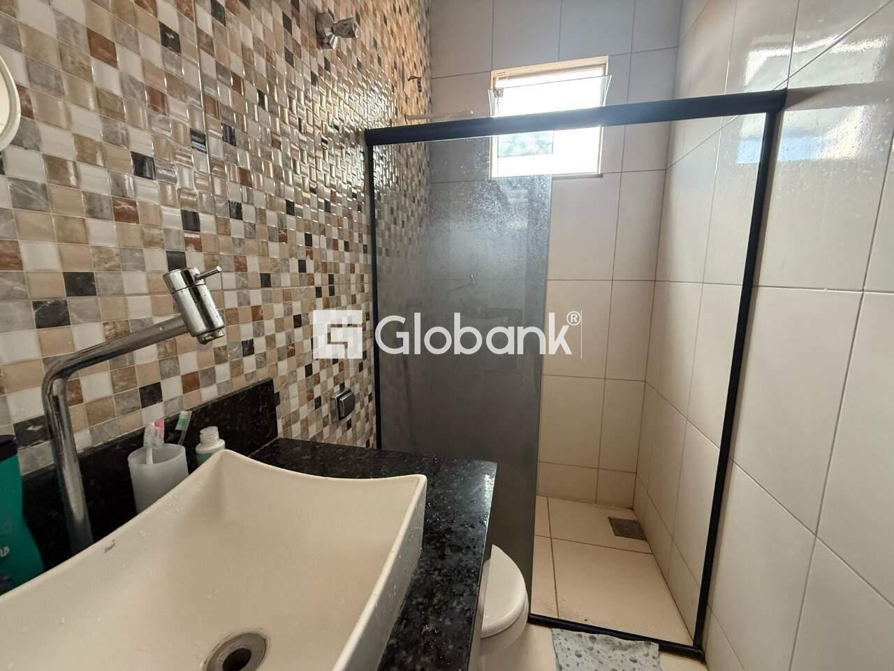 Casa 2 quartos para aluguel Conjunto Residencial JK 65m² Montes Claros MG: Banheiro social