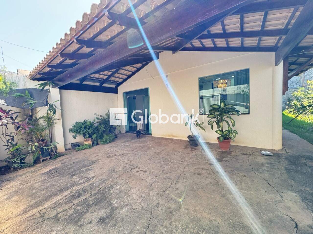 Casa 4 quartos à venda Canelas 150m² Montes Claros MG: Entrada