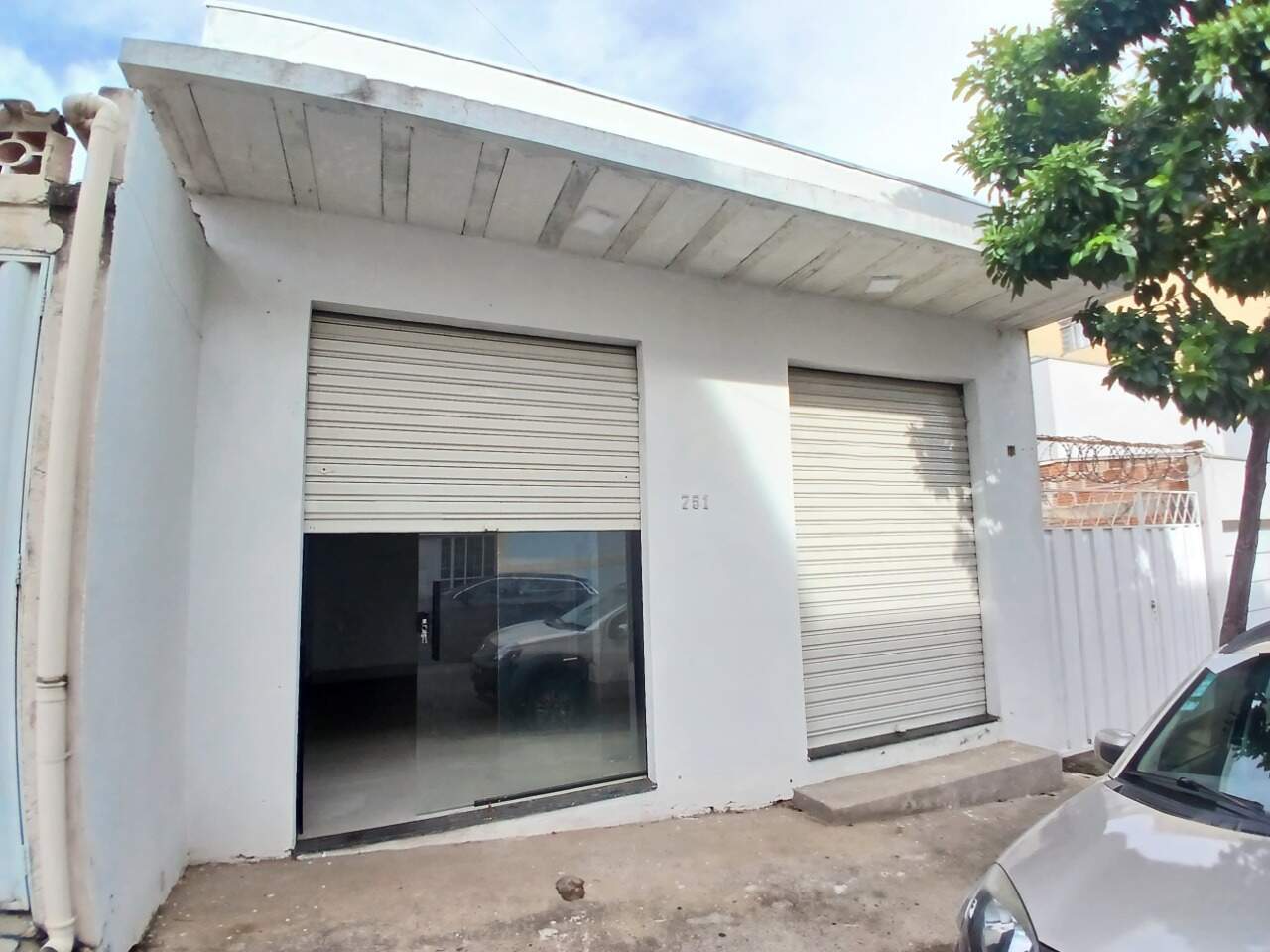 Ponto comercial para aluguel Centro 30m² Montes Claros MG: Fachada