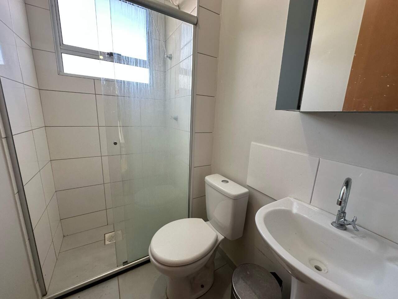 Apartamento 2 quartos para aluguel São Judas Tadeu 42m² Montes Claros MG: Banheiro social