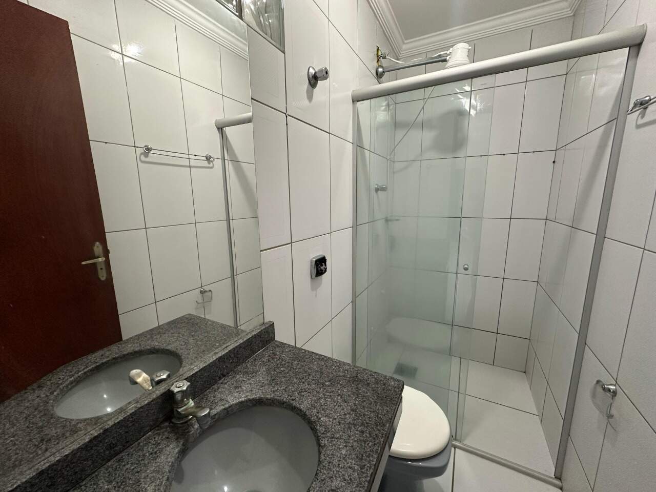 Apartamento 2 quartos para aluguel Prolongamento Todos os Santos 85m² Montes Claros MG: Banheiro social
