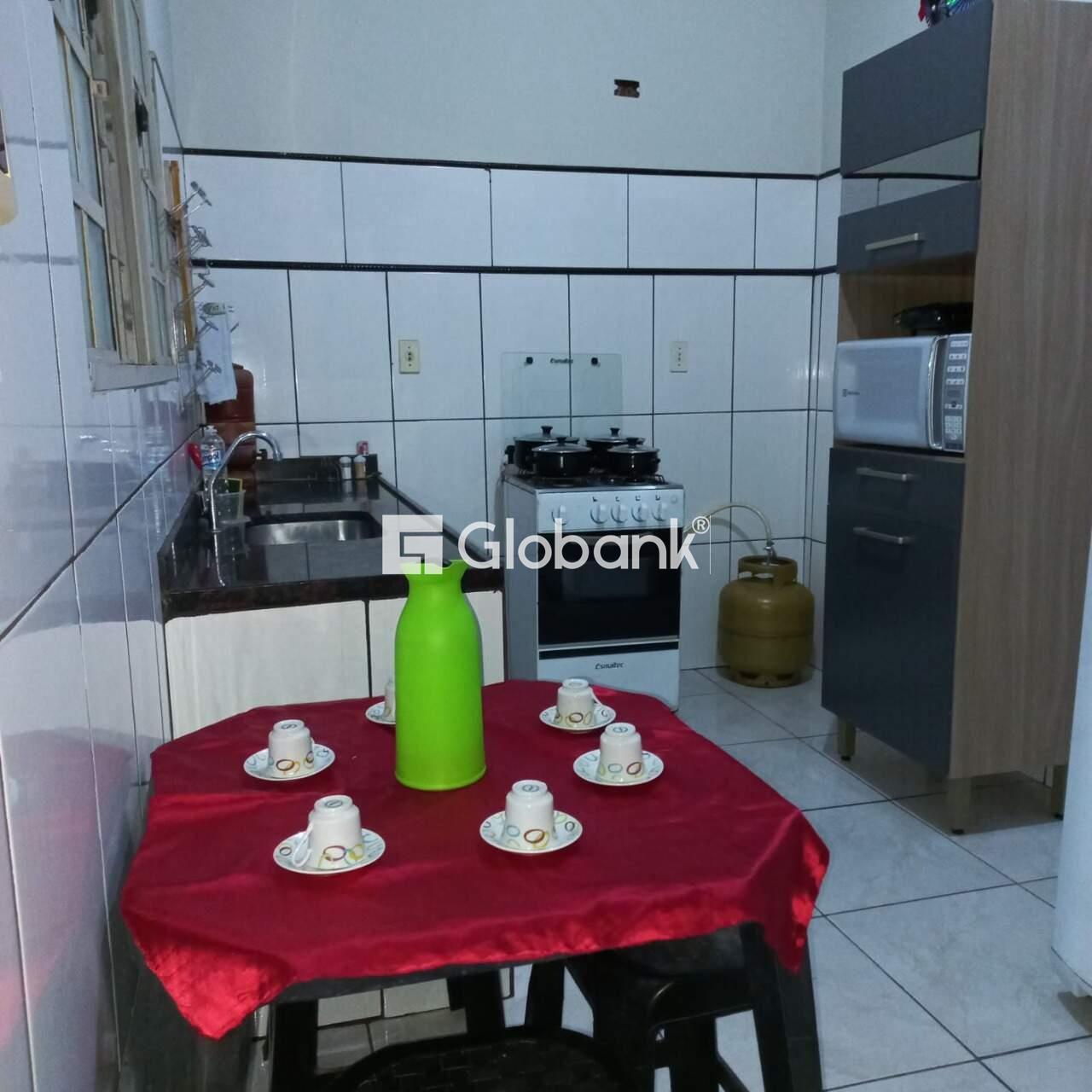Casa 2 quartos para aluguel Planalto 65m² Montes Claros MG: Cozinha