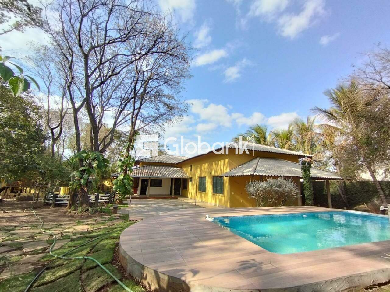 Casa 4 quartos à venda Morada do Sol 250m² Montes Claros MG: rea Externa