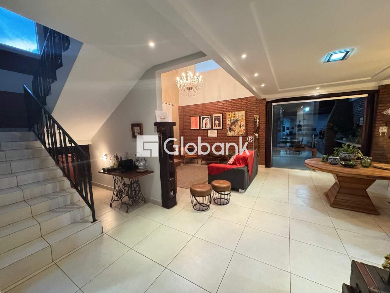 Casa 4 quartos à venda Jardim São Luiz 340m² Montes Claros MG: 