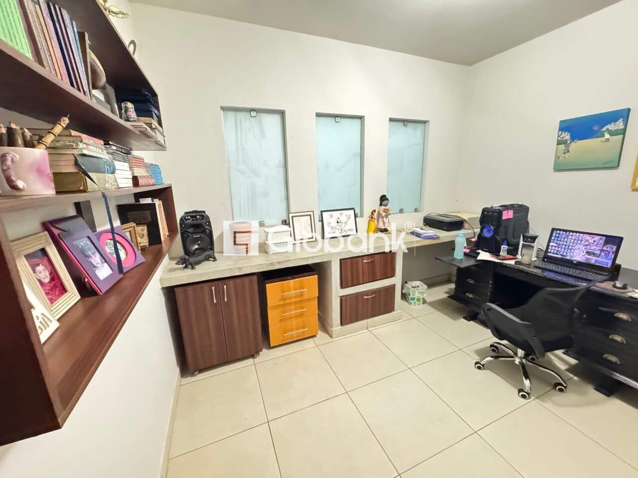 Casa 4 quartos à venda Jardim São Luiz 340m² Montes Claros MG: 