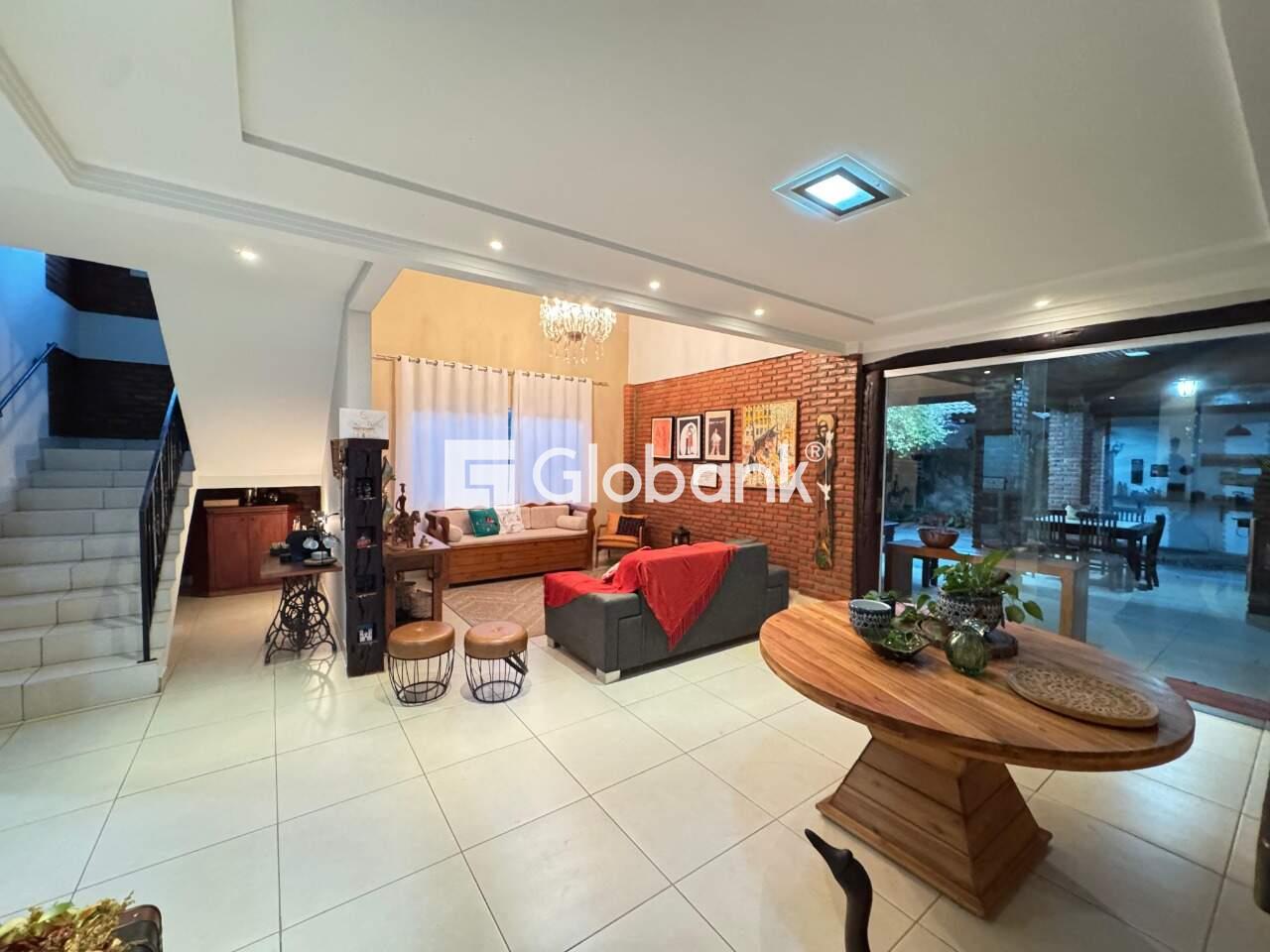 Casa 4 quartos à venda Jardim São Luiz 340m² Montes Claros MG: 