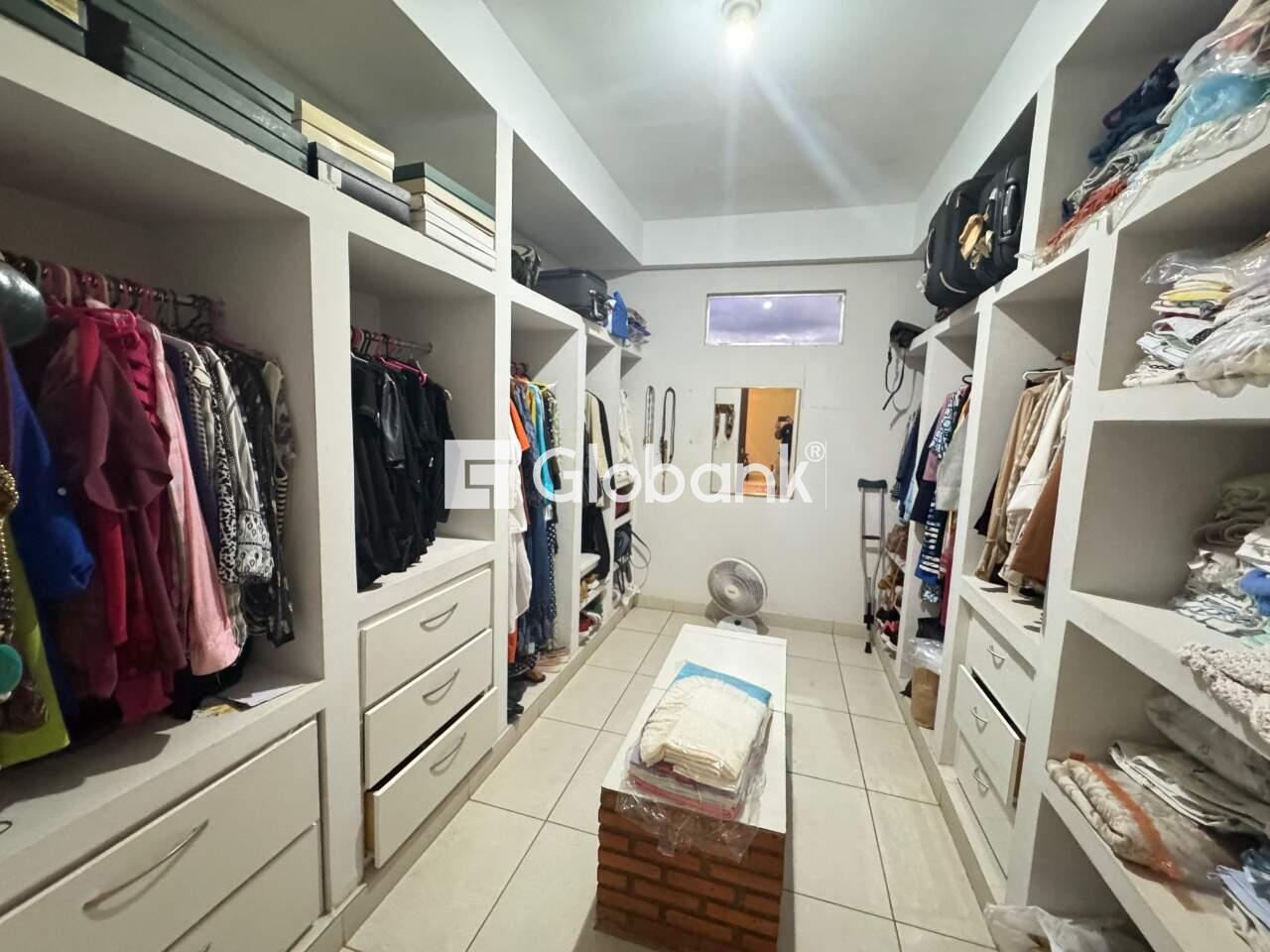 Casa 4 quartos à venda Jardim São Luiz 340m² Montes Claros MG: 