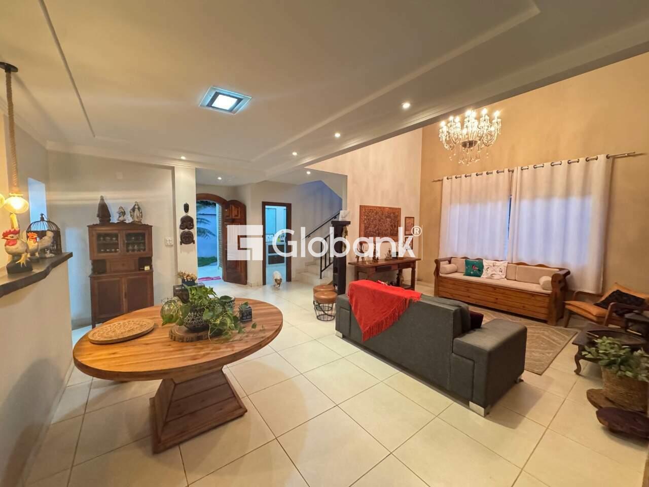 Casa 4 quartos à venda Jardim São Luiz 340m² Montes Claros MG: 