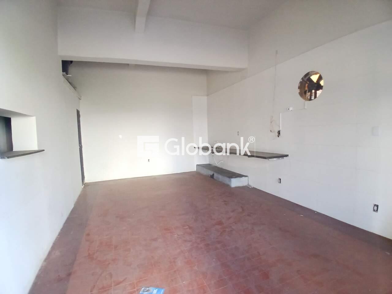 Ponto comercial para aluguel Centro 76m² Montes Claros MG: Interior comodo ao lado