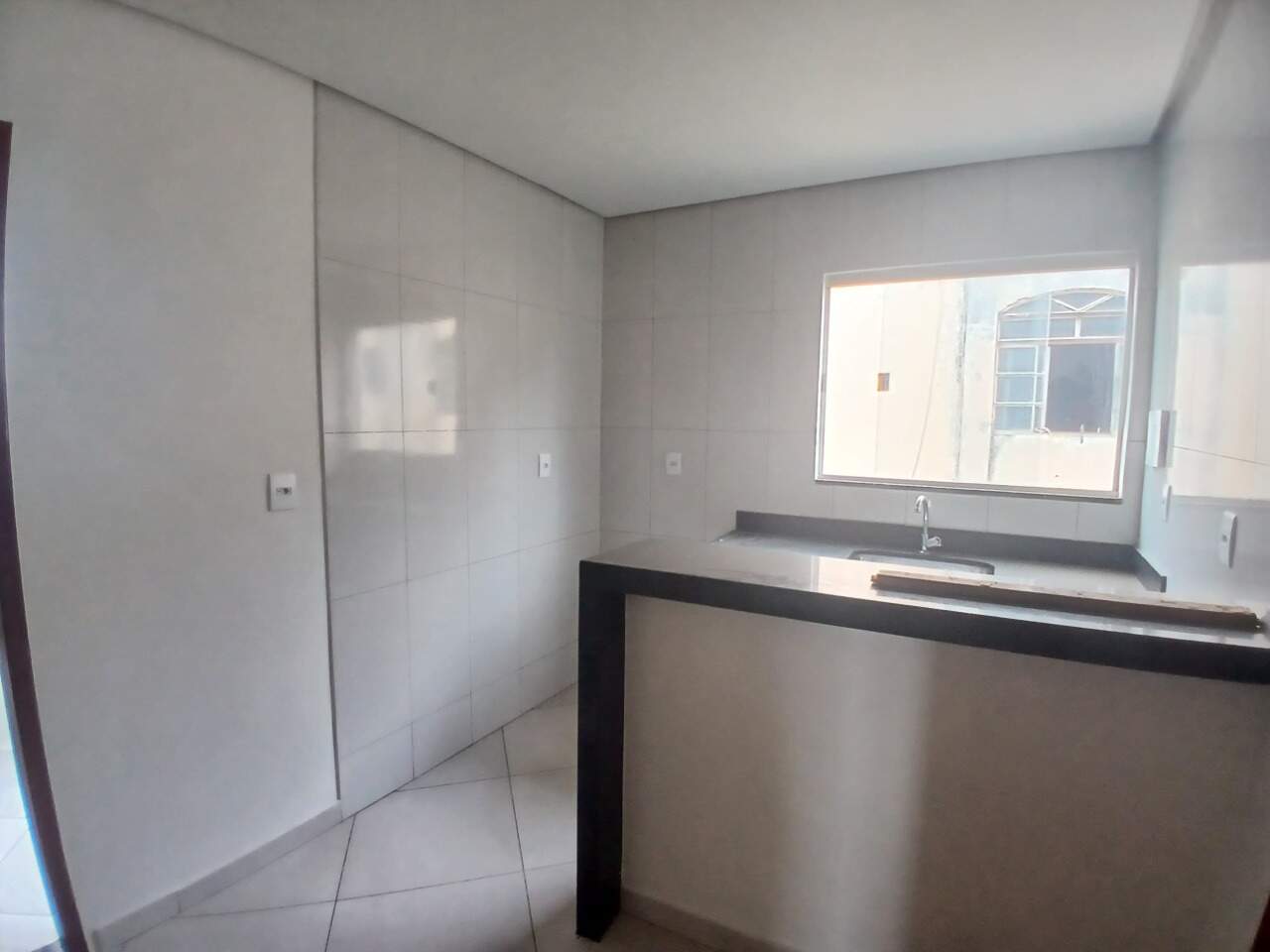 Kitnet 1 quarto para aluguel Vila Ipiranga 40m² Montes Claros MG: Cozinha e sala