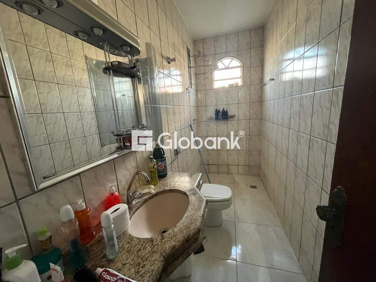 Casa 4 quartos à venda João Botelho 180m² Montes Claros MG: BANHEIRO SOCIAL