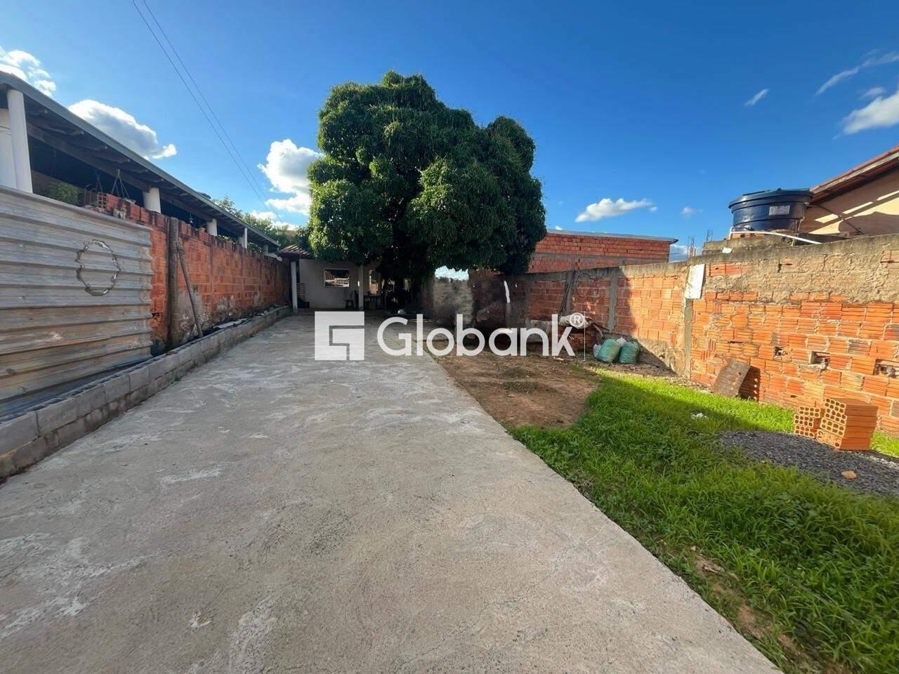 Casa 2 quartos à venda Vila Áurea 100m² Montes Claros MG: QUINTAL