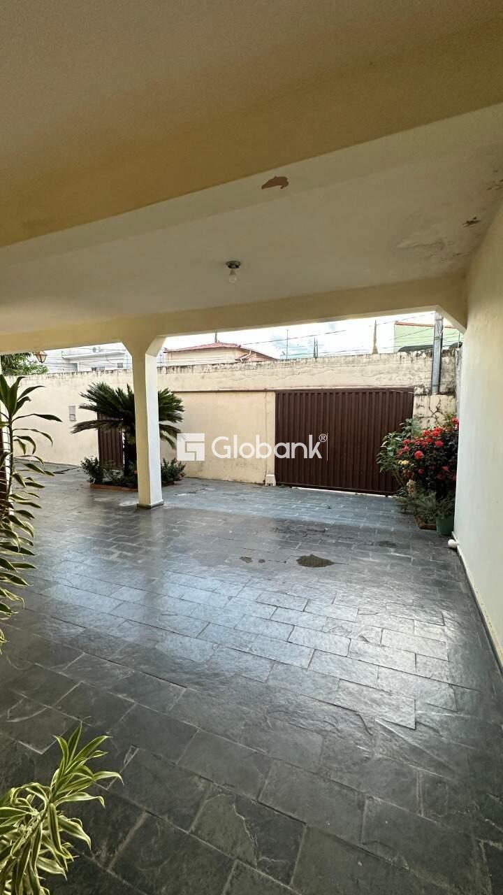 Casa 3 quartos à venda Clarindo Lopes 130m² Montes Claros MG: 