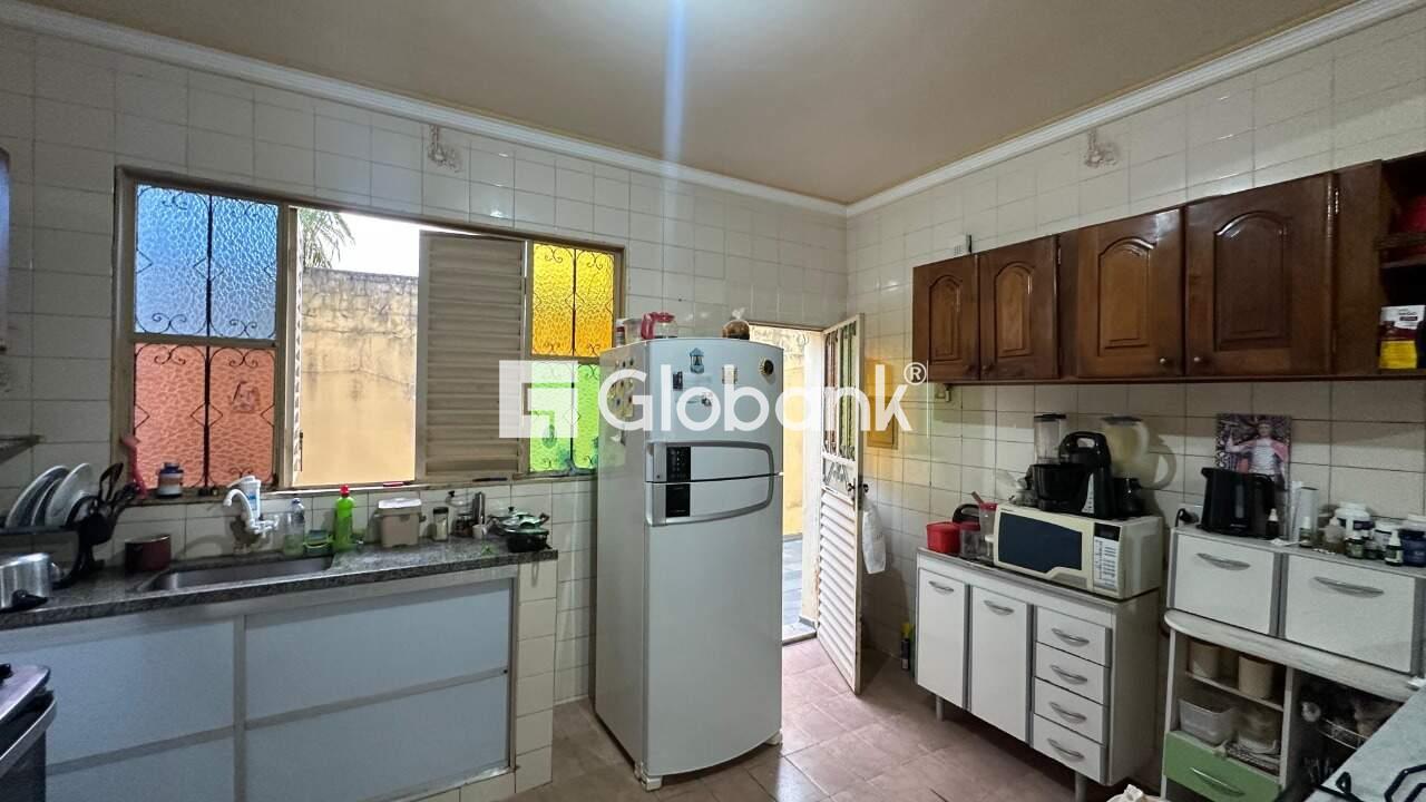 Casa 3 quartos à venda Clarindo Lopes 130m² Montes Claros MG: 