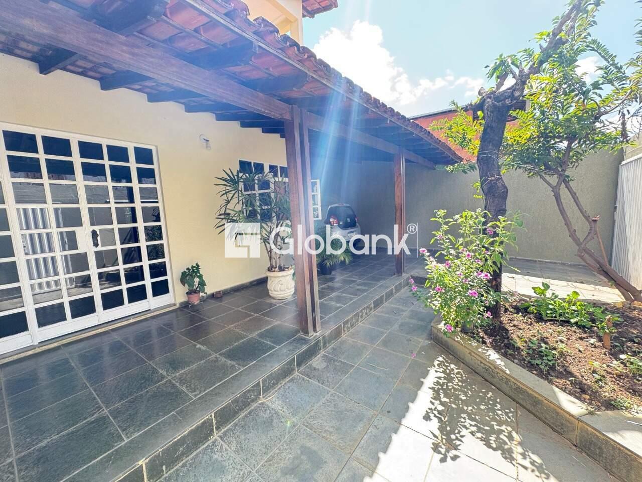 Casa 3 quartos à venda Vila Brasília 137m² Montes Claros MG: 