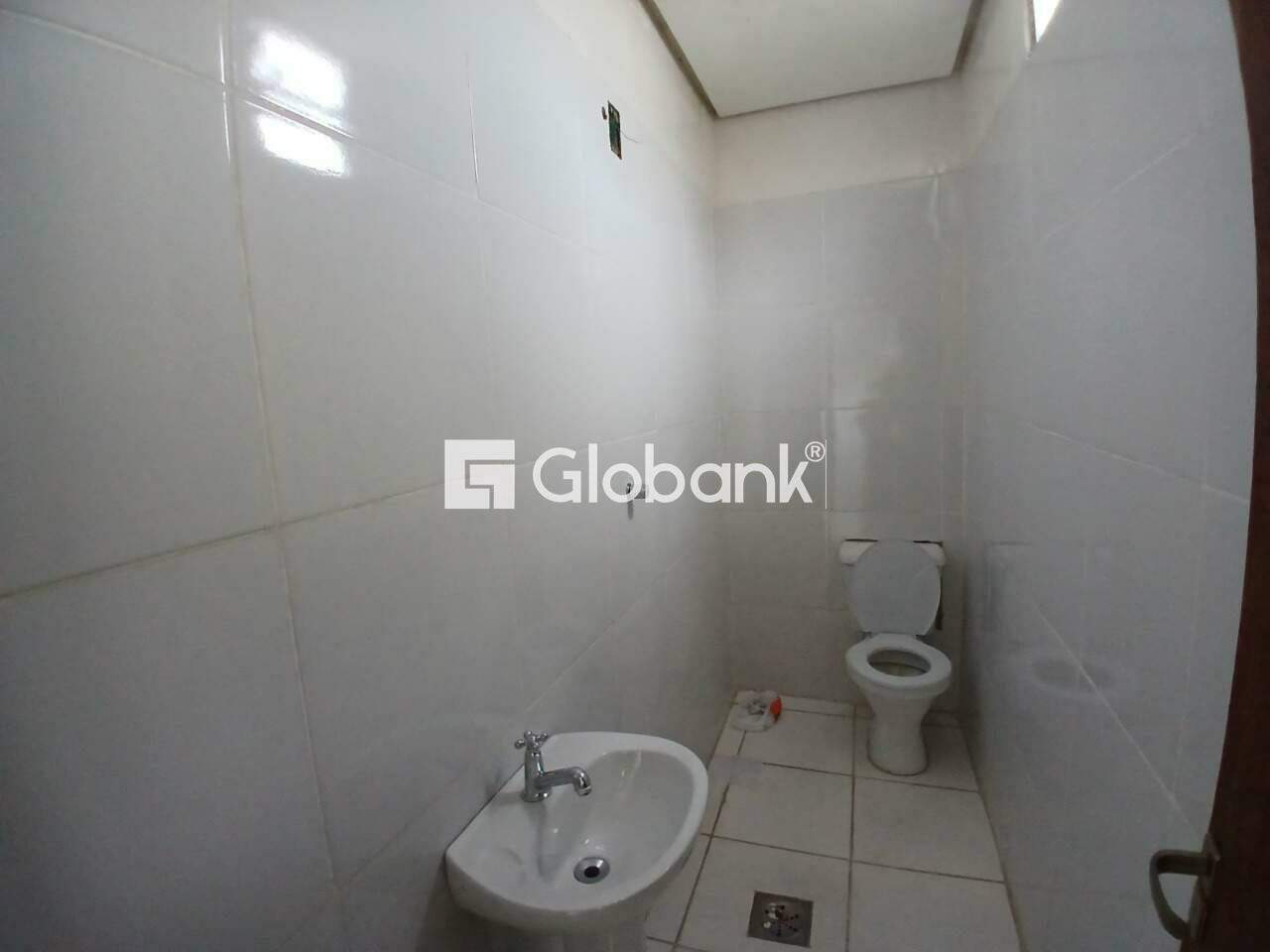 Sala comercial para aluguel Centro 65m² Montes Claros MG: Banheiro