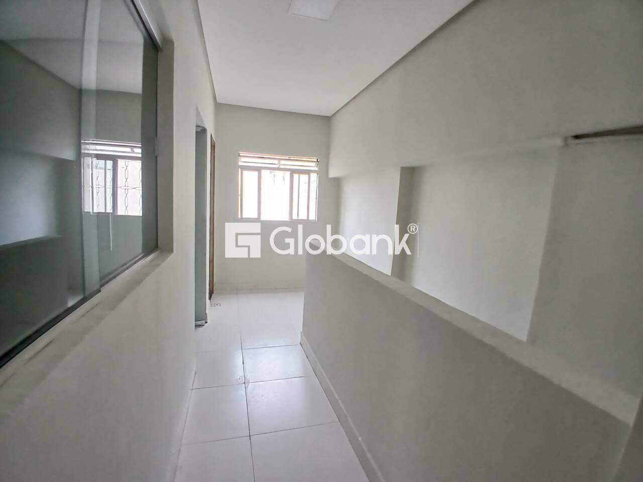 Sala comercial para aluguel Centro 65m² Montes Claros MG: Corredor