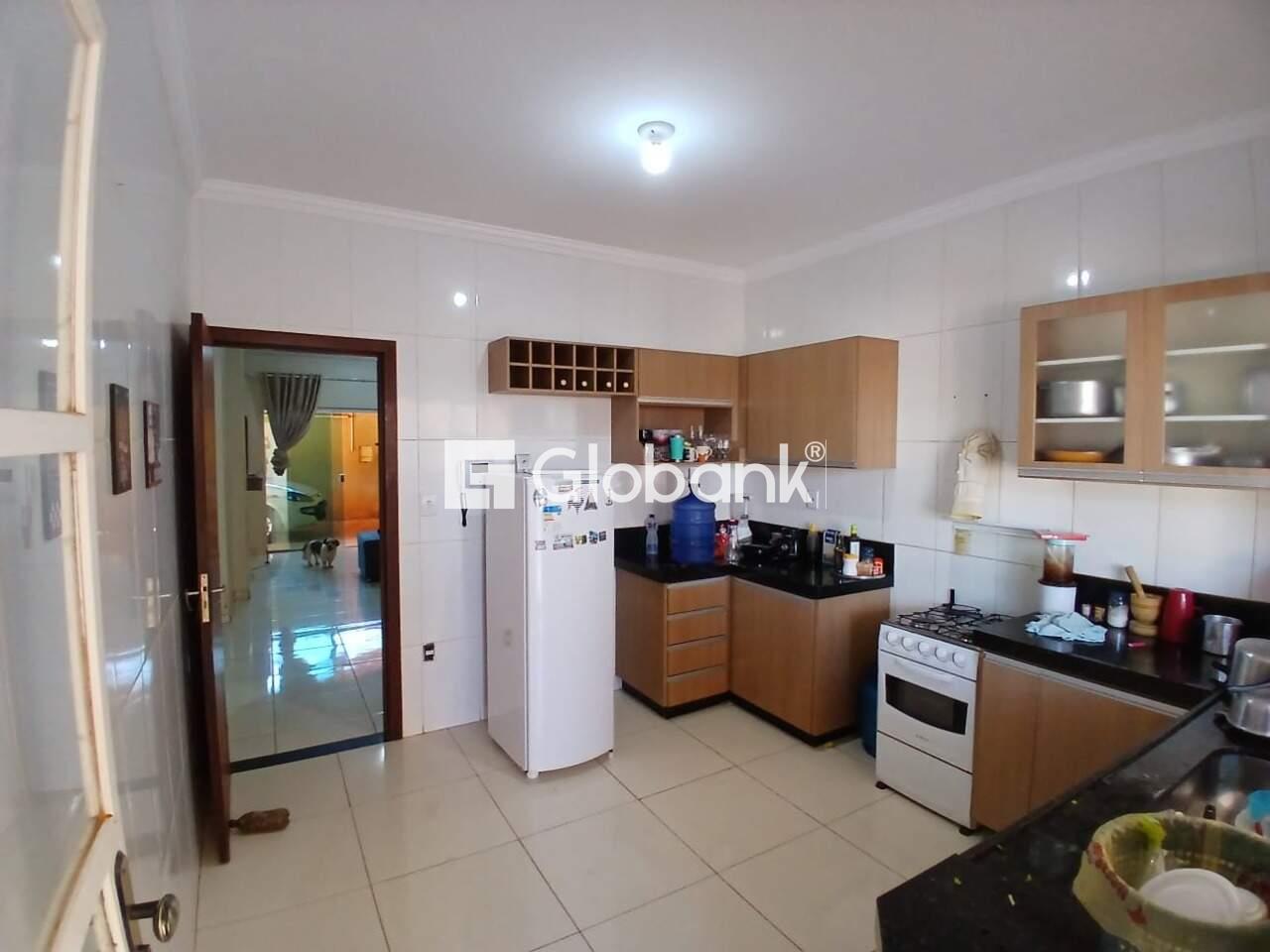 Casa 3 quartos à venda Santa Lúcia 140m² Montes Claros MG: 