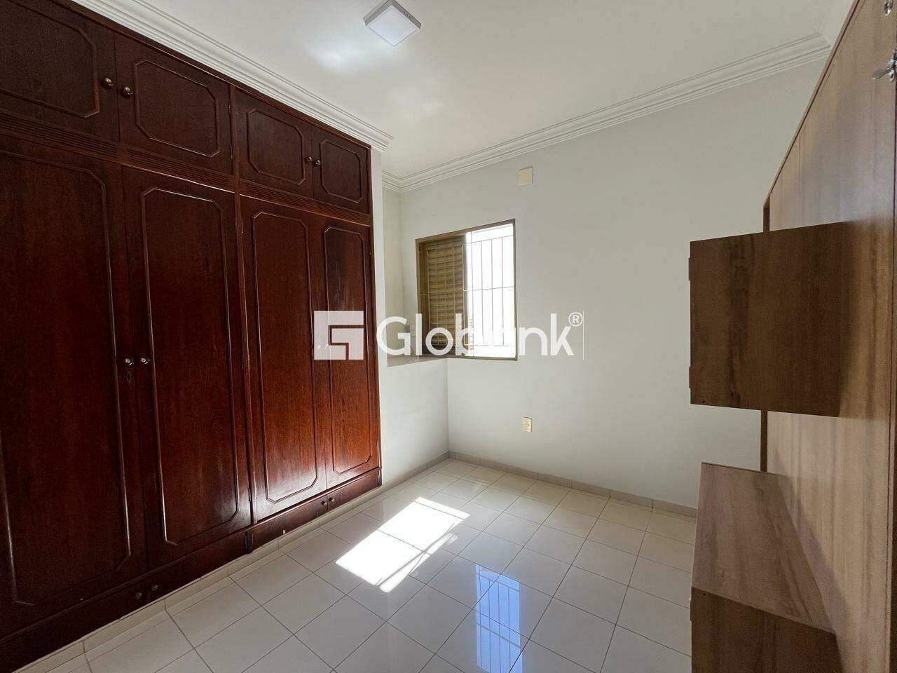Sobrado 3 quartos à venda Vila Mauricéia 180m² Montes Claros MG: 