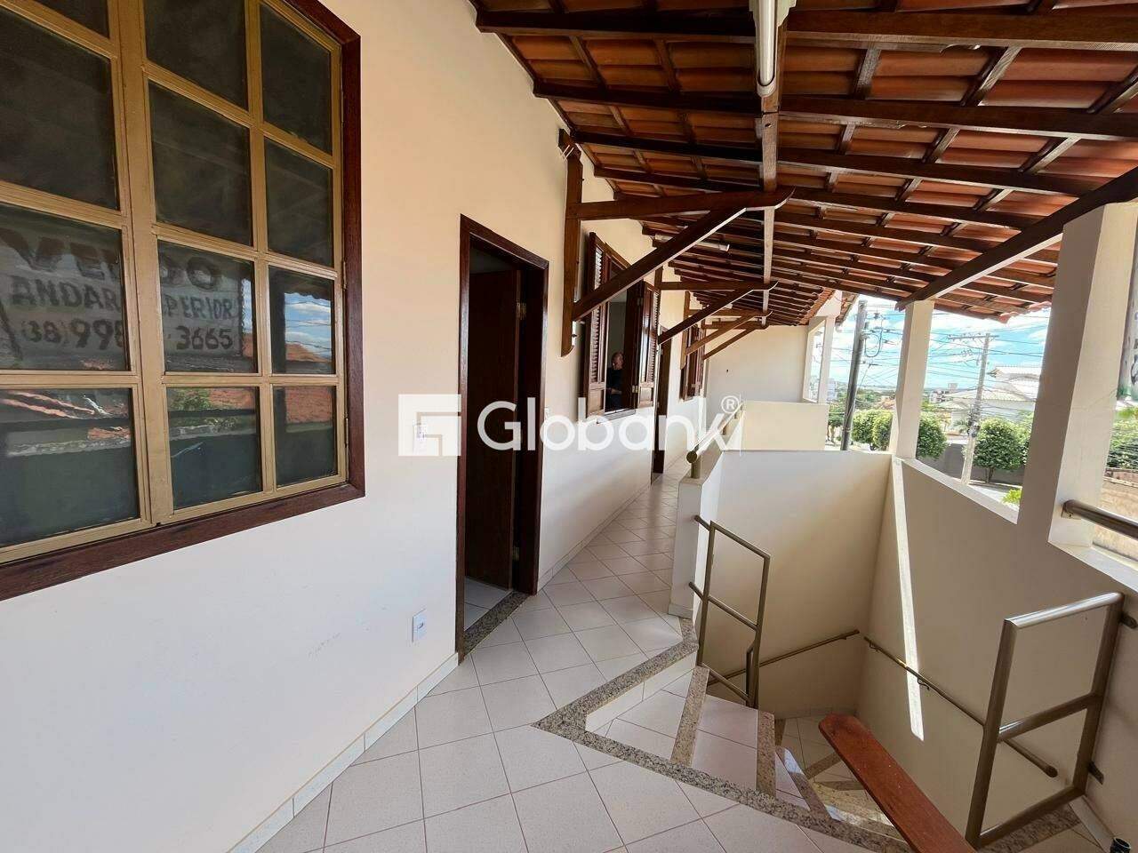 Sobrado 3 quartos à venda Vila Mauricéia 180m² Montes Claros MG: VARANDA
