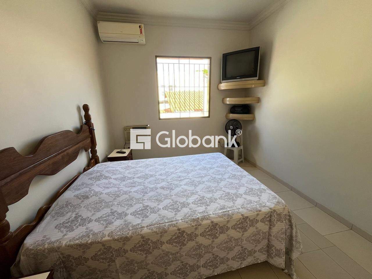 Sobrado 3 quartos à venda Vila Mauricéia 180m² Montes Claros MG: 