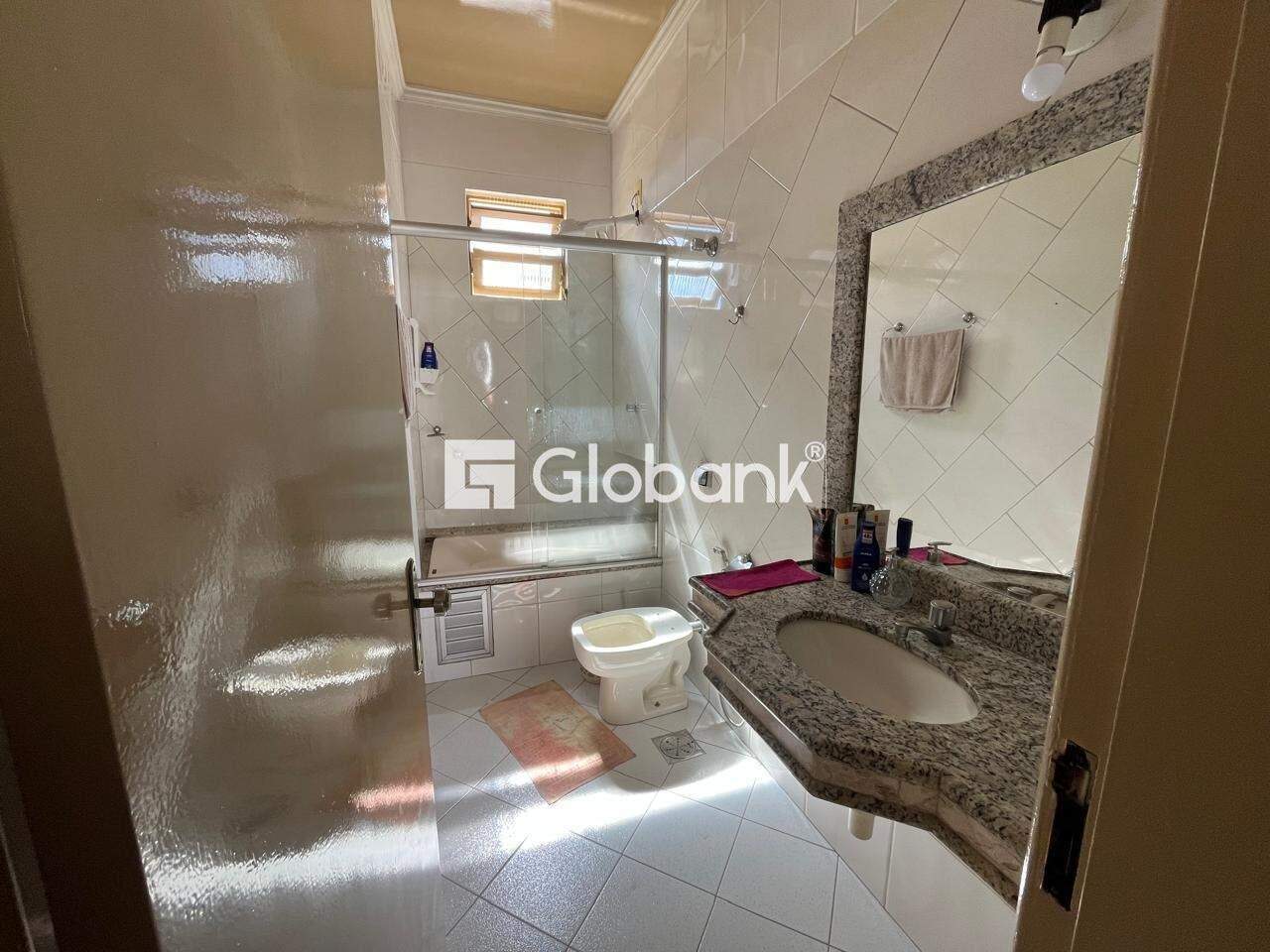 Sobrado 3 quartos à venda Vila Mauricéia 180m² Montes Claros MG: SU TE-MASTER
