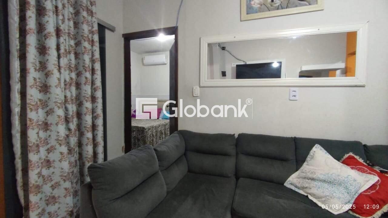 Casa 3 quartos à venda Santa Cecília 94,5m² Montes Claros MG: Sala de Estar