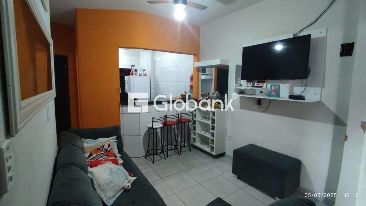Casa 3 quartos à venda Santa Cecília 94,5m² Montes Claros MG: Sala de Estar
