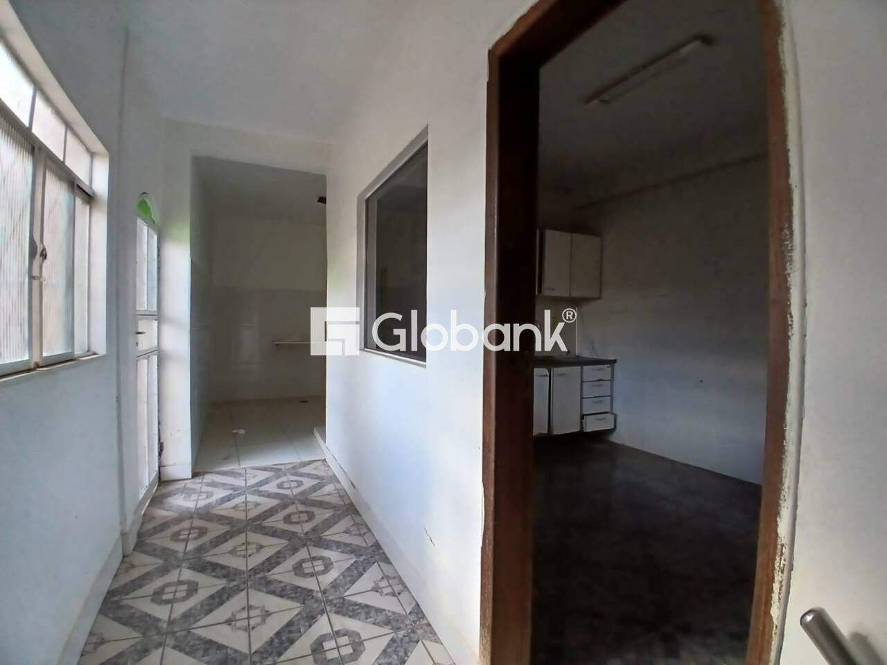 Casa 5 quartos à venda Funcionários 370m² Montes Claros MG: 
