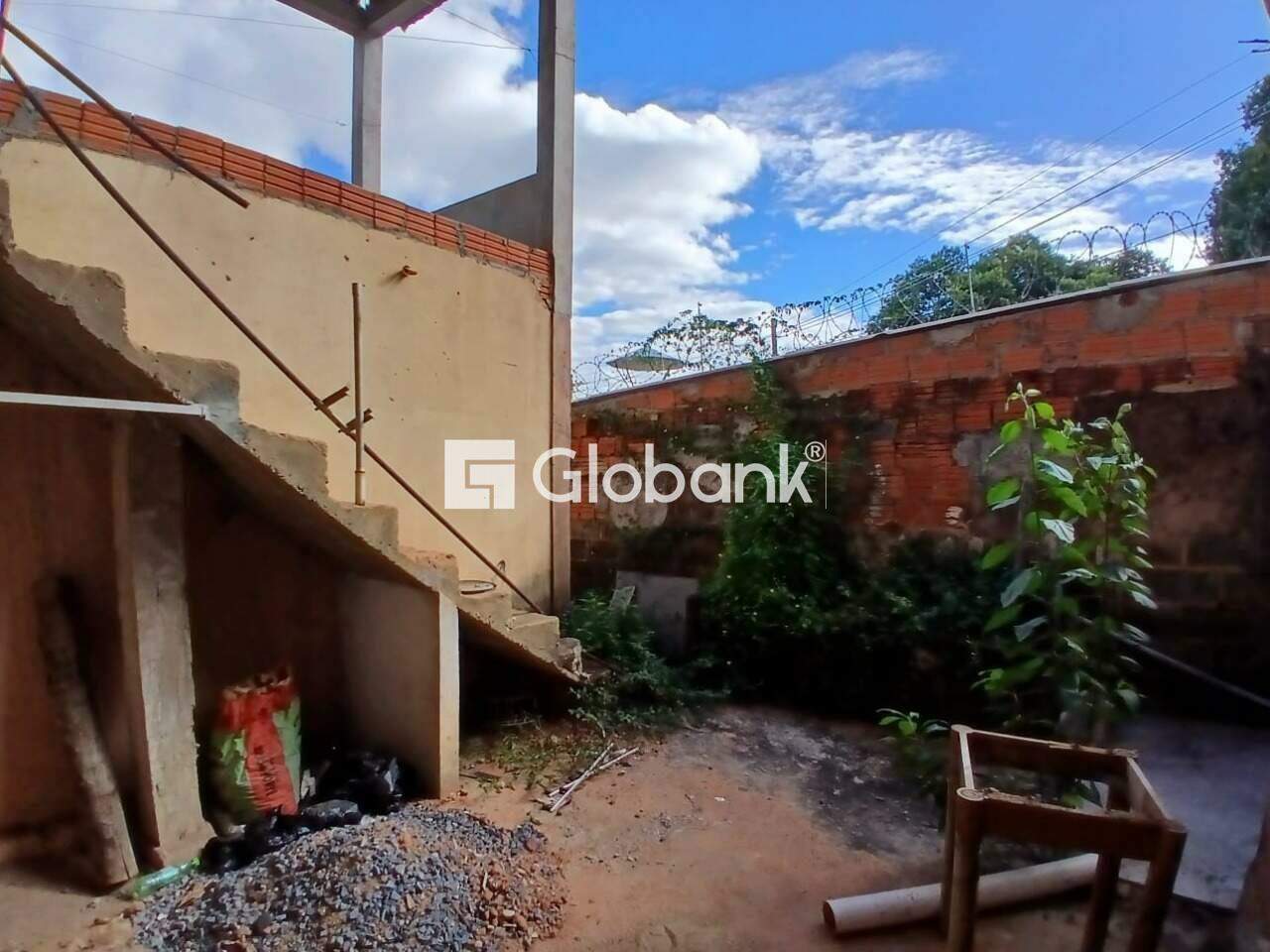 Casa 5 quartos à venda Funcionários 370m² Montes Claros MG: 